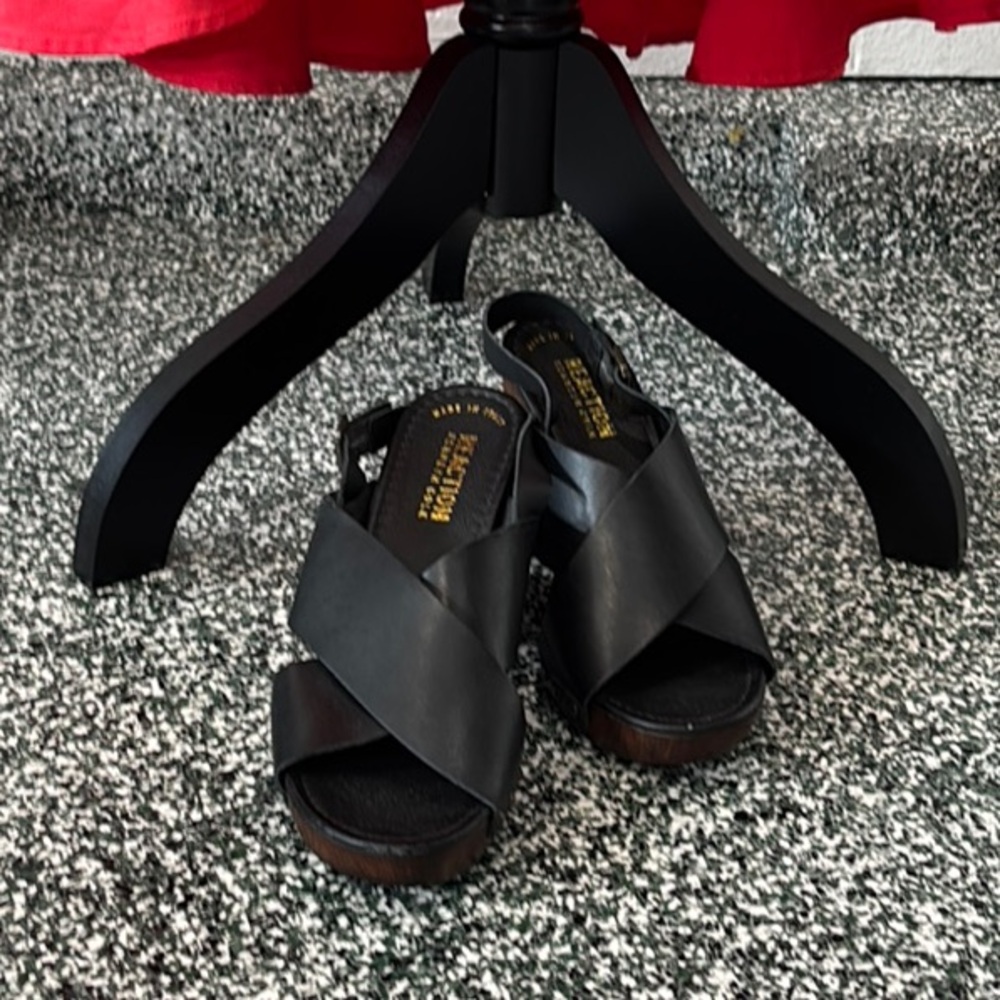Kenneth Cole Red and Black Sandals with Crisscross Straps